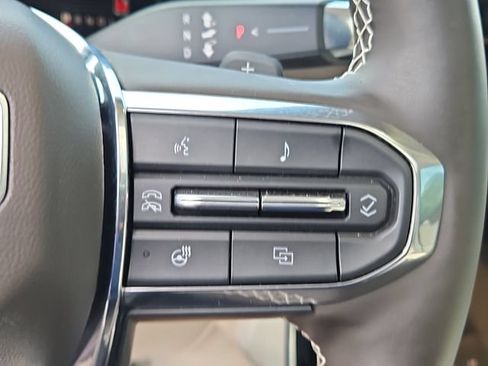 Used 2025 GMC Acadia Denali w/ Super Cruise Package FWD image 23