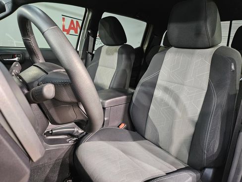 Used 2022 Toyota Tacoma TRD Off-Road AWD/4WD image 23