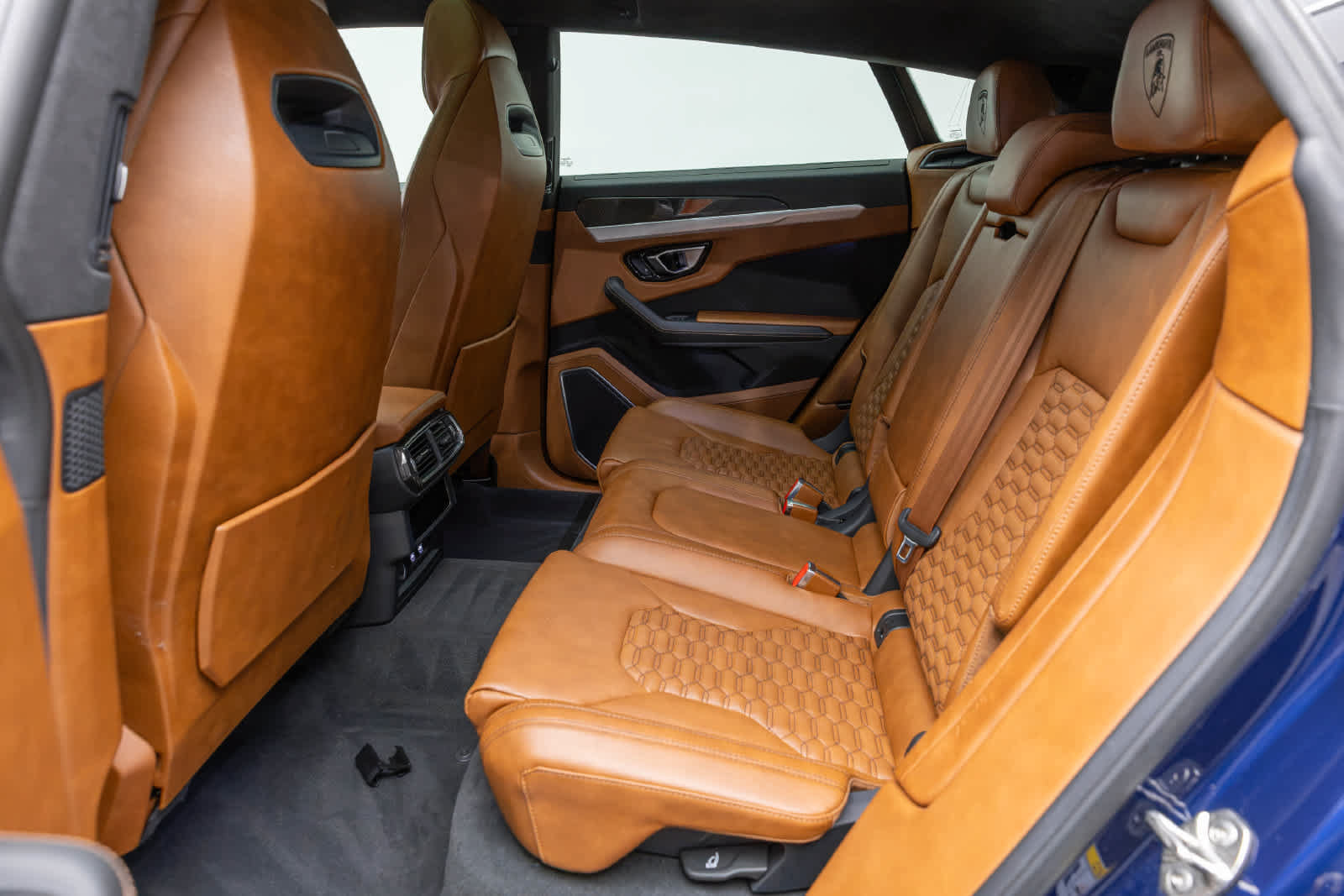 Used 2021 Lamborghini Urus AWD/4WD image 11