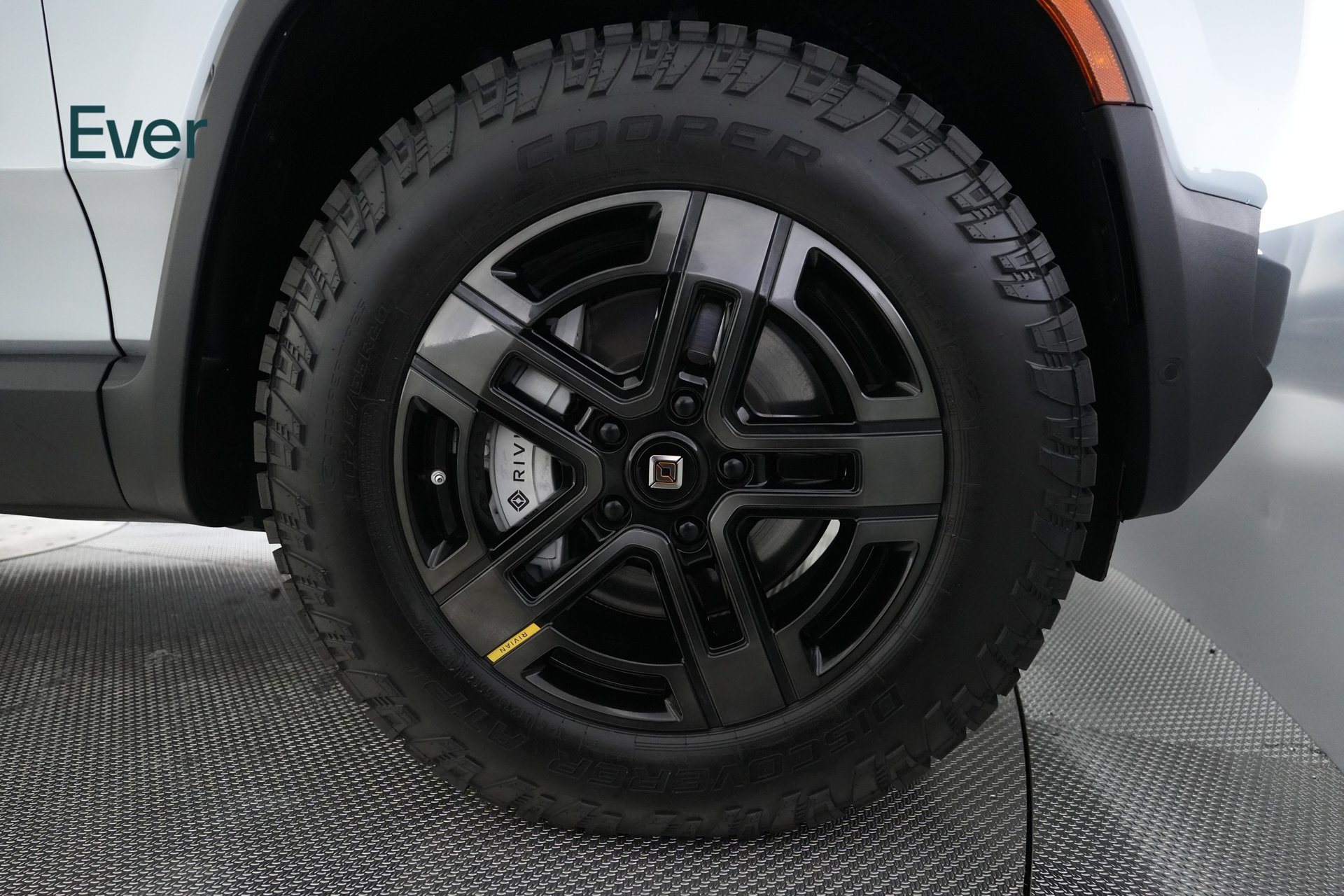 Used 2024 Rivian R1T Adventure Dual AWD/4WD image 20