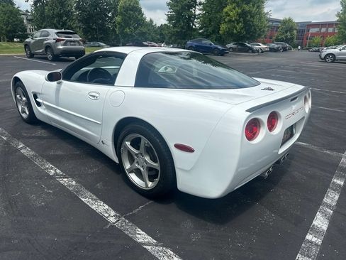 Used 2004 Chevrolet Corvette Coupe RWD image 5