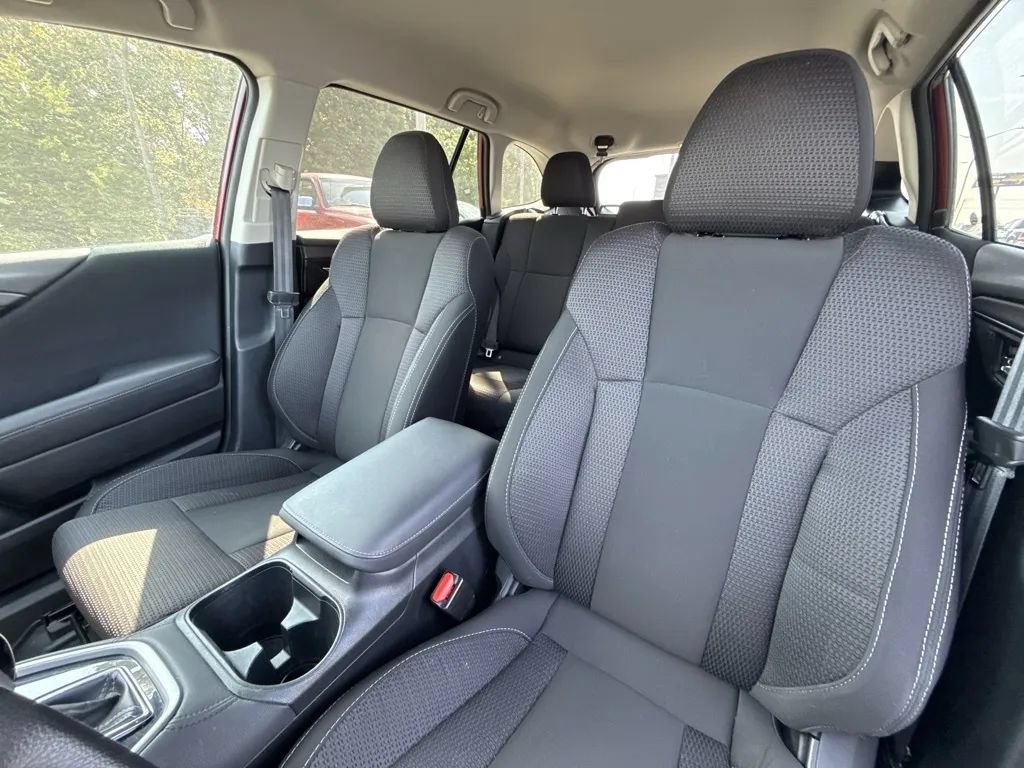 Used 2025 Subaru Outback Premium AWD/4WD image 8