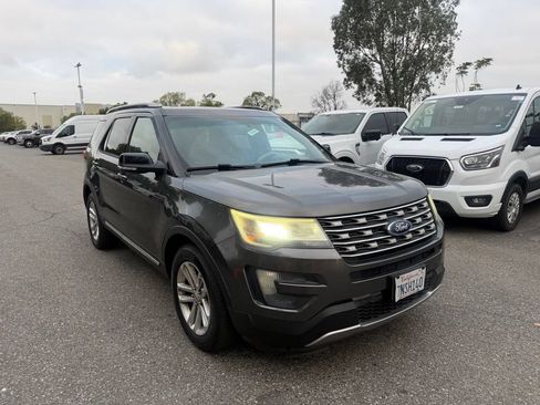 Used 2016 Ford Explorer XLT w/ Equipment Group 202A FWD image 2