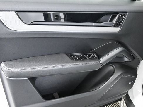 New 2025 Porsche Cayenne image 6