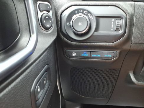 Used 2023 Jeep Wrangler Unlimited Sahara w/ Cold Weather Group AWD/4WD image 19