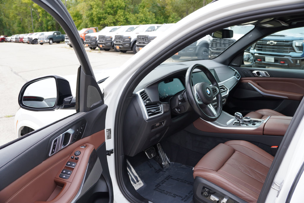 Used 2023 BMW X5 xDrive40i w/ M Sport Package AWD/4WD image 14