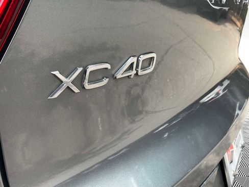 Used 2019 Volvo XC40 T5 Momentum AWD/4WD image 12