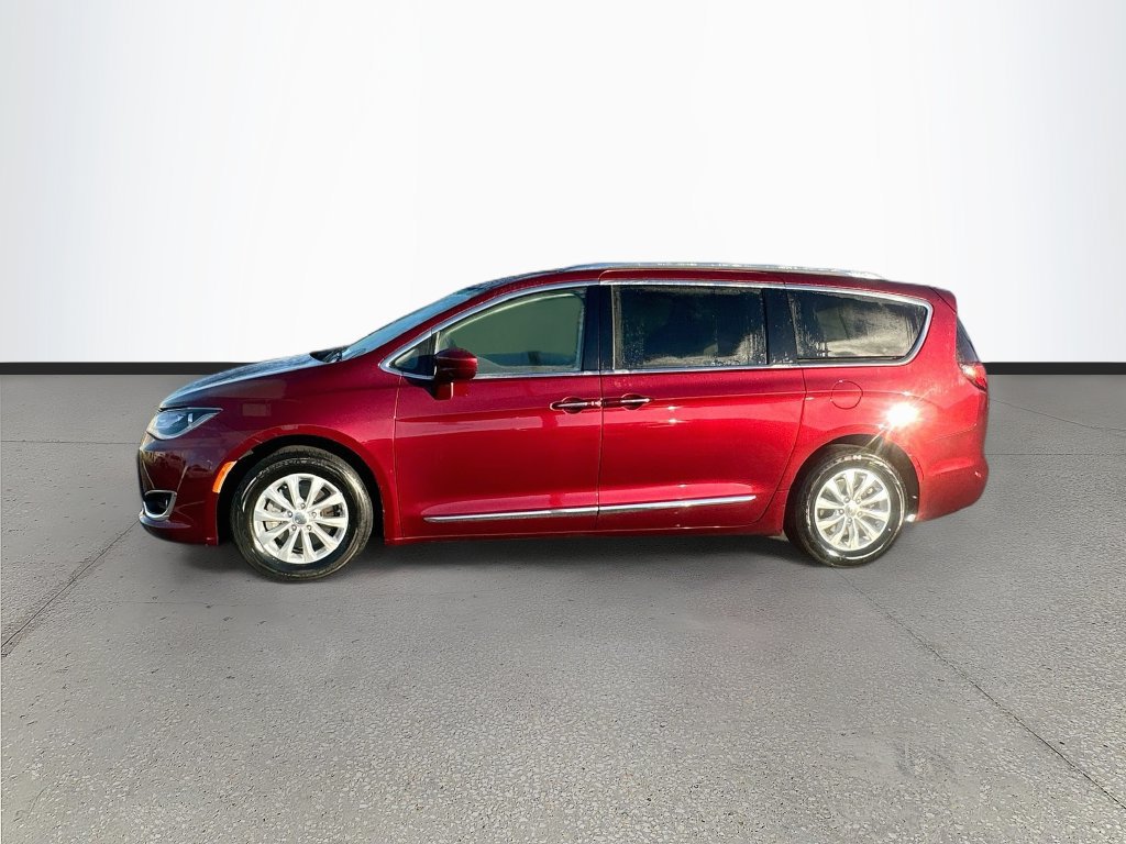 Used 2018 Chrysler Pacifica Touring-L FWD image 4