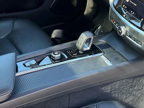 Used 2024 Volvo S60 B5 Core image 12