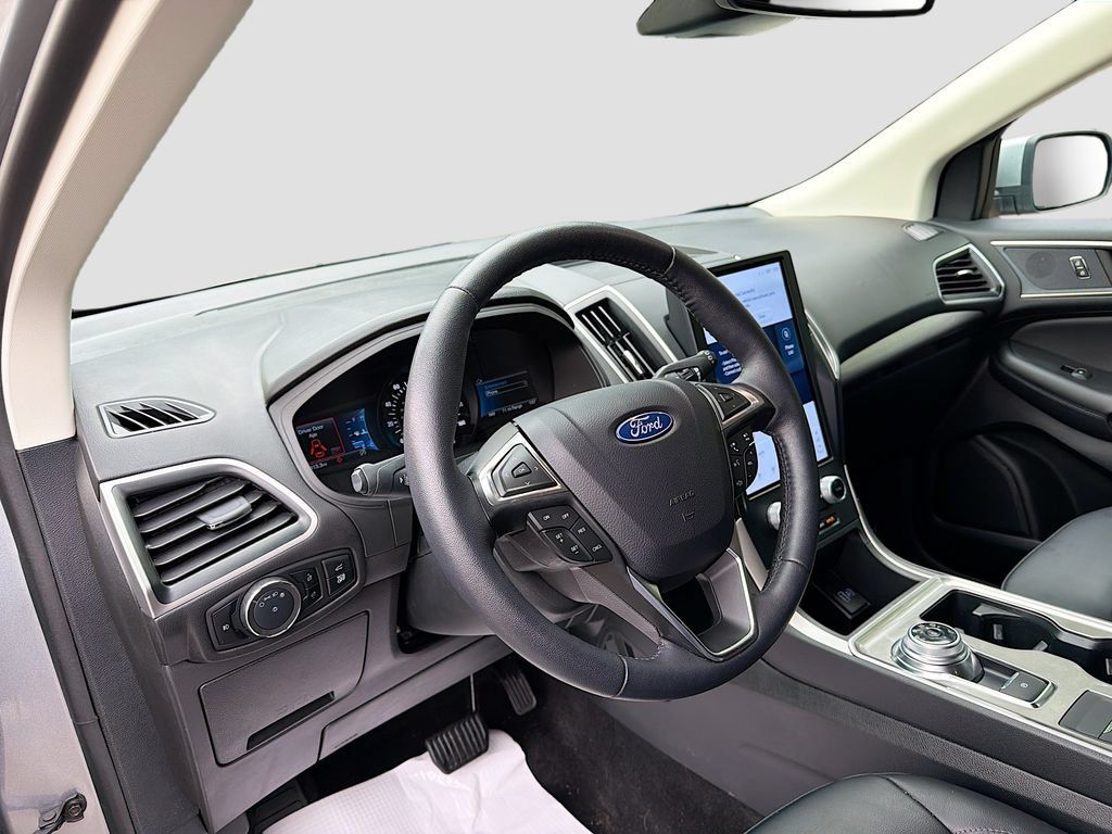 Certified 2024 Ford Edge SEL w/ Convenience Package AWD/4WD image 9