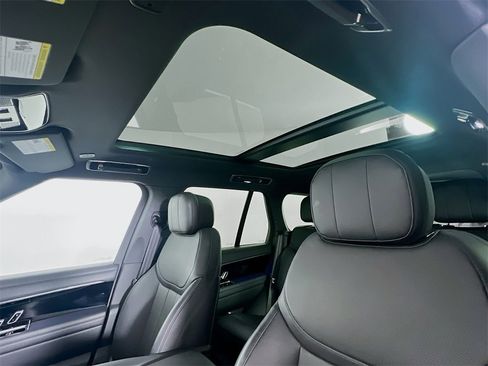 Used 2023 Land Rover Range Rover SE image 23