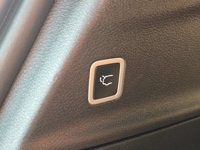 Used 2025 Chrysler Pacifica Limited FWD image 12