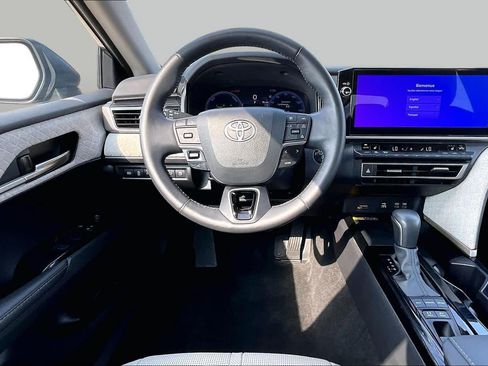 Used 2025 Toyota Camry XLE AWD/4WD image 6