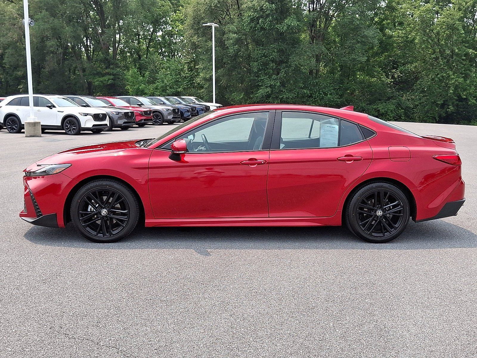 Used 2025 Toyota Camry SE FWD image 4