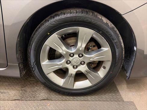 Used 2011 Toyota Sienna SE image 39