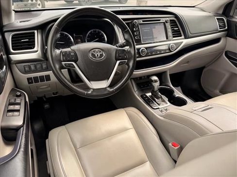 Used 2019 Toyota Highlander XLE AWD/4WD image 7