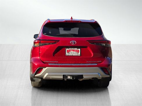 Used 2021 Toyota Highlander Platinum image 5