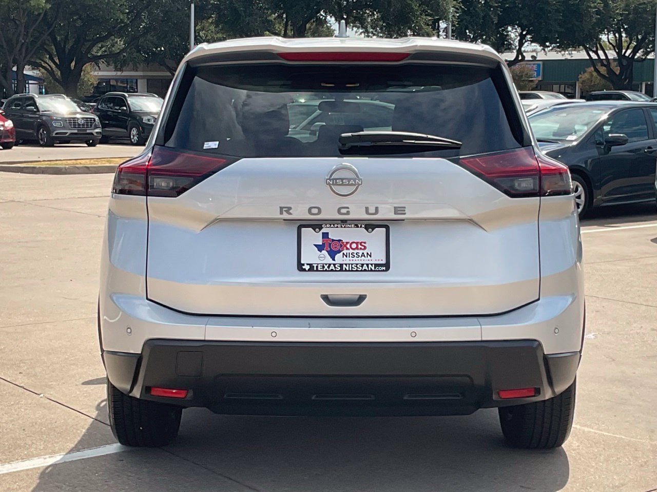 Used 2025 Nissan Rogue SV FWD image 5
