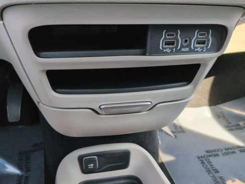 Certified 2024 Chrysler Pacifica Touring-L FWD image 22
