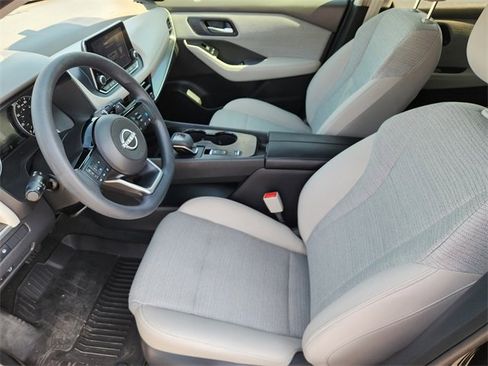 Used 2023 Nissan Rogue SV image 9