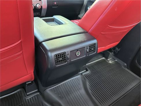 Used 2020 Toyota Tundra SR5 w/ SR5 Upgrade Package AWD/4WD image 18