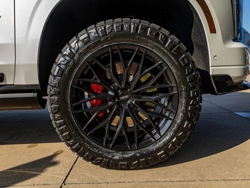 Used 2025 Cadillac Escalade V AWD/4WD image 5