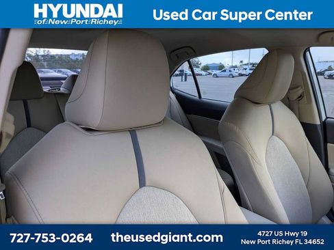 Used 2022 Toyota Camry LE FWD image 6