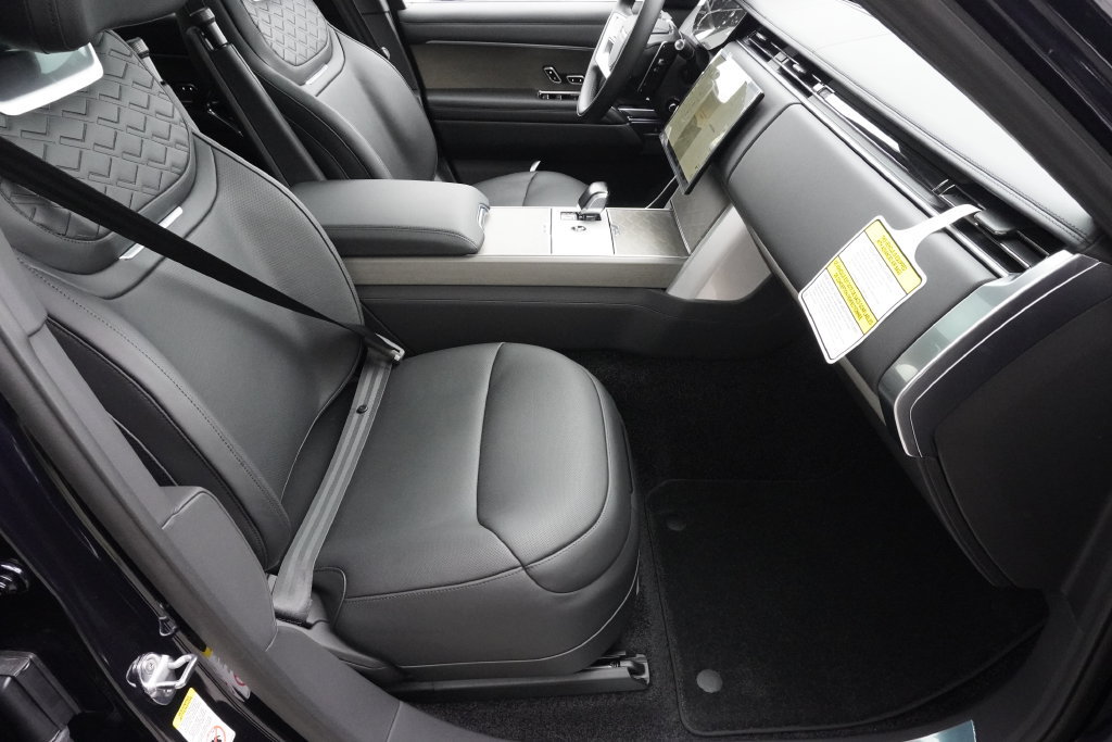 New 2026 Land Rover Range Rover SV AWD/4WD image 23
