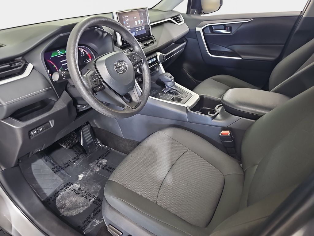 Used 2025 Toyota RAV4 XLE AWD/4WD image 18