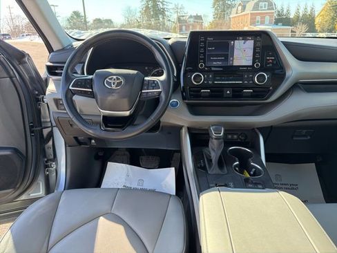 Used 2021 Toyota Highlander XLE image 20