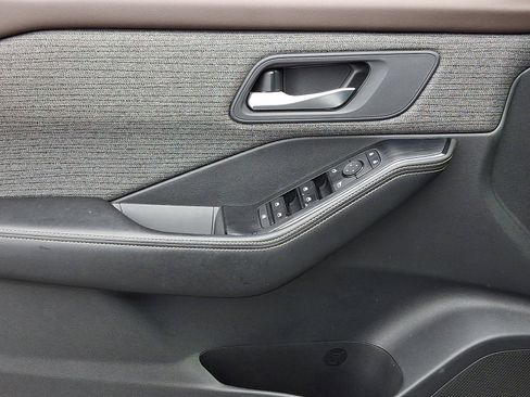 Used 2022 Nissan Rogue SV image 12