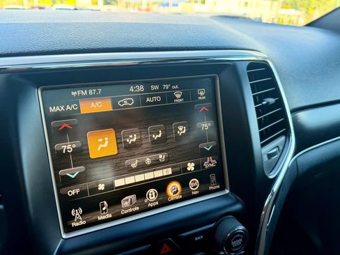 Used 2014 Jeep Grand Cherokee Limited w/ Luxury Group II AWD/4WD image 13