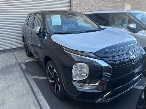 Used 2025 Mitsubishi Outlander 4WD Plug-In Hybrid image 2