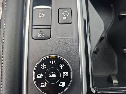 Used 2025 Nissan Pathfinder SV AWD/4WD image 26