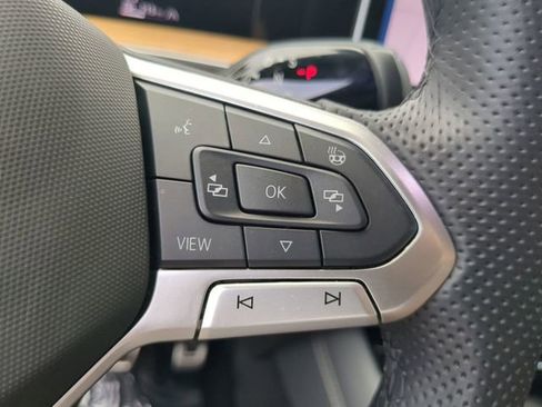 Used 2025 Volkswagen Tiguan SEL R-Line AWD/4WD image 30