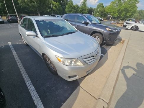 Used 2011 Toyota Camry LE w/ LE Extra-Value Pkg FWD image 4