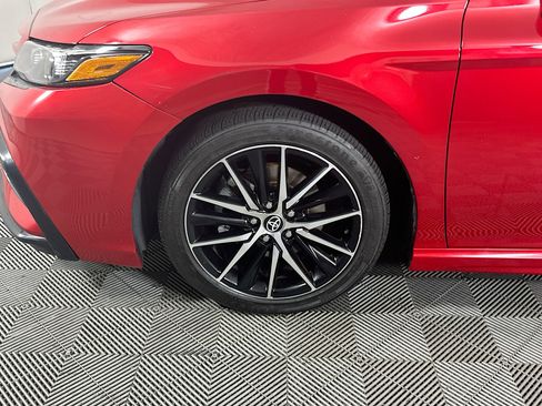 Used 2024 Toyota Camry SE FWD image 11