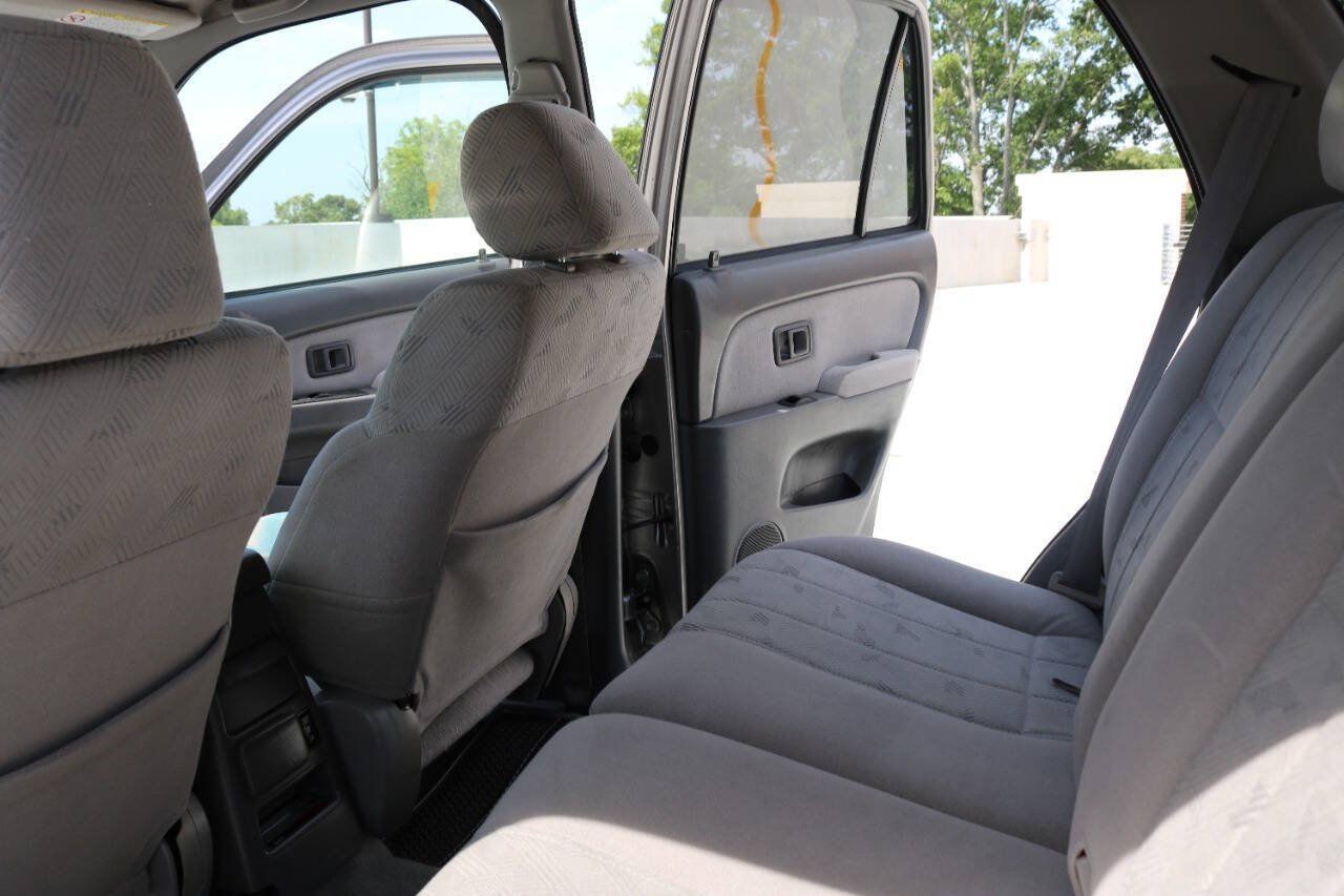 Used 2002 Toyota 4Runner SR5 AWD/4WD image 92