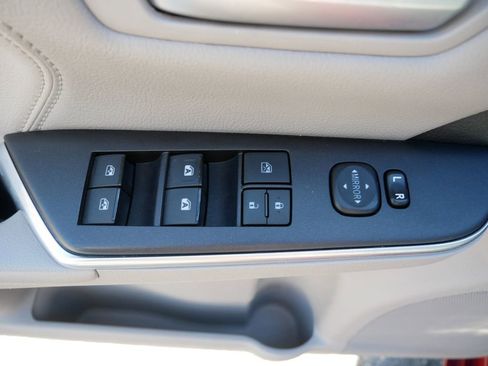 Used 2015 Toyota Camry XLE image 13