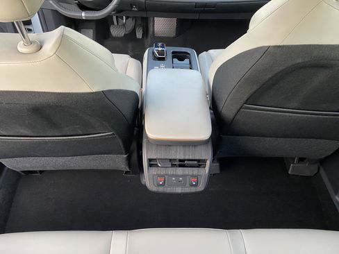 Used 2024 Nissan Ariya FWD image 20