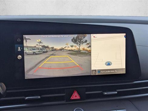 Used 2023 Hyundai Elantra SEL w/ Convenience Package image 13