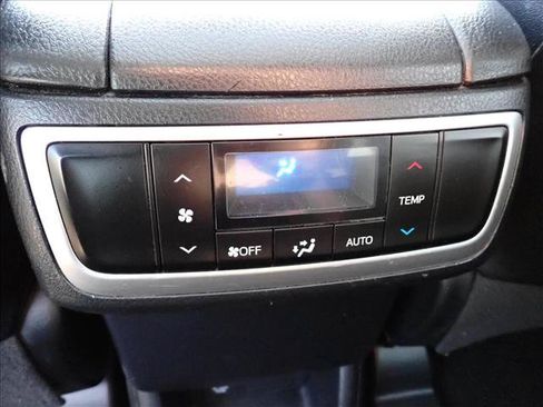Used 2018 Toyota Highlander XLE AWD/4WD image 11
