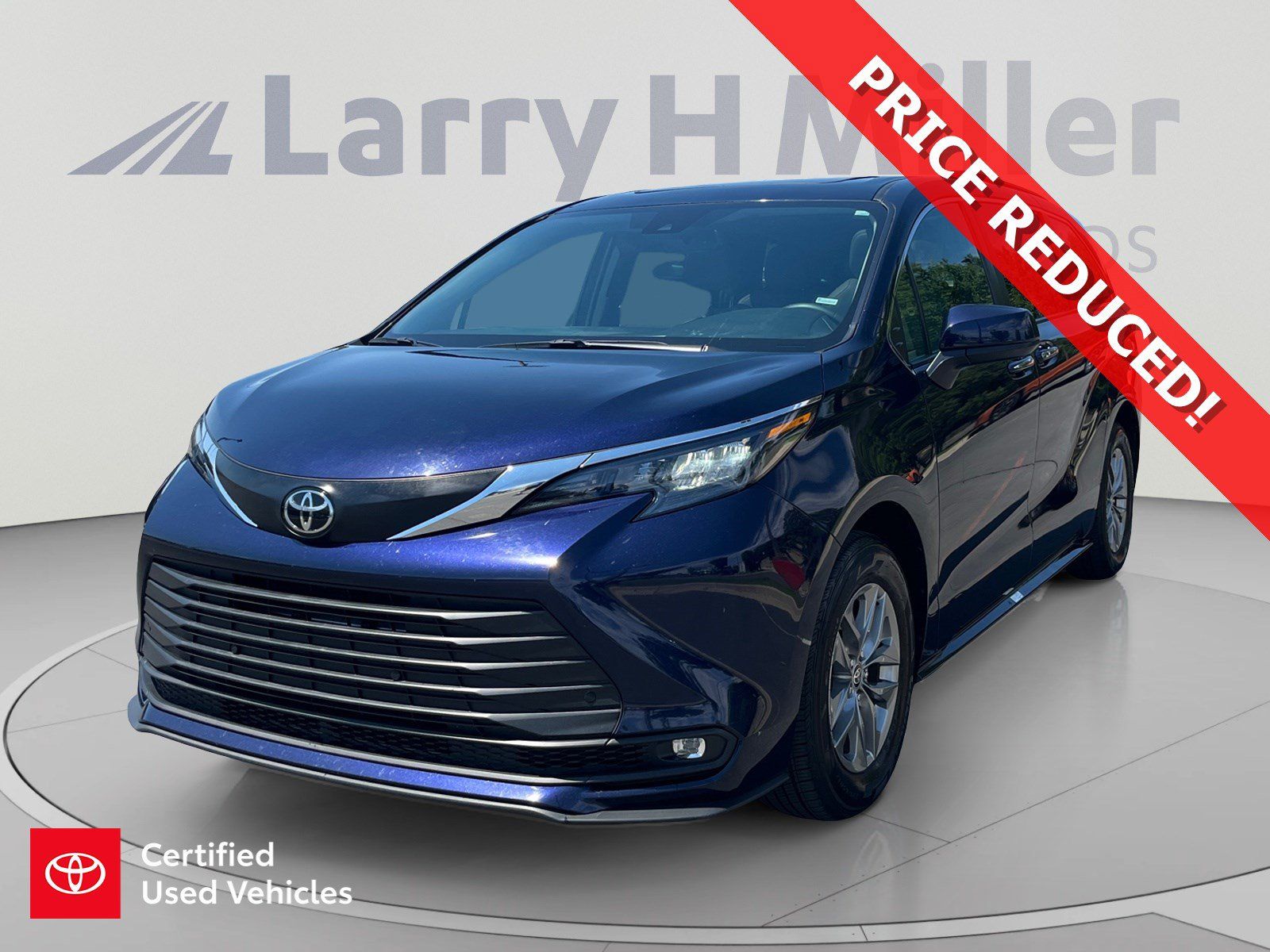 Certified 2026 Toyota Sienna XLE FWD image 1