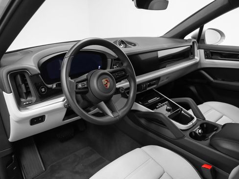 Certified 2024 Porsche Cayenne Coupe AWD/4WD image 4