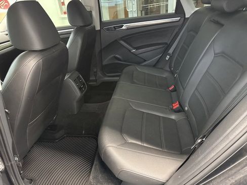 Used 2017 Volkswagen Passat 1.8T SE image 11