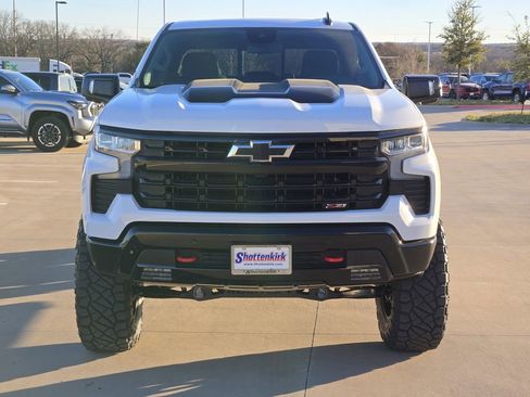Used 2025 Chevrolet Silverado 1500 LT Trail Boss w/ Convenience Package II AWD/4WD image 8