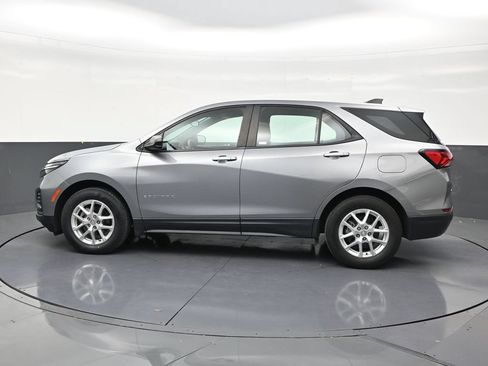 Used 2023 Chevrolet Equinox LS FWD image 2