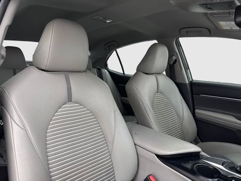 Used 2018 Toyota Camry SE w/ Convenience Package FWD image 39