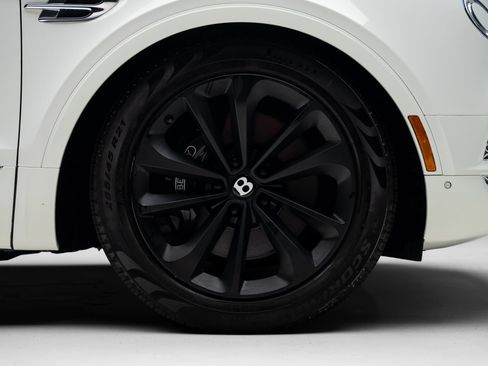 Used 2018 Bentley Bentayga AWD/4WD image 38