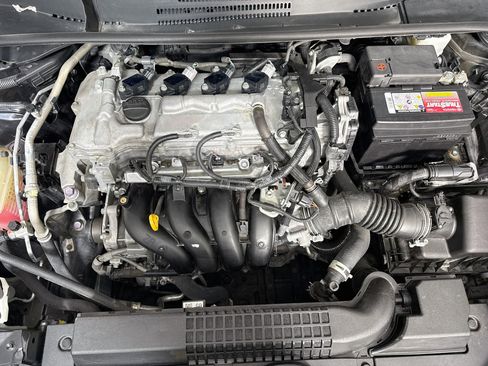 Used 2021 Toyota Corolla LE FWD image 39